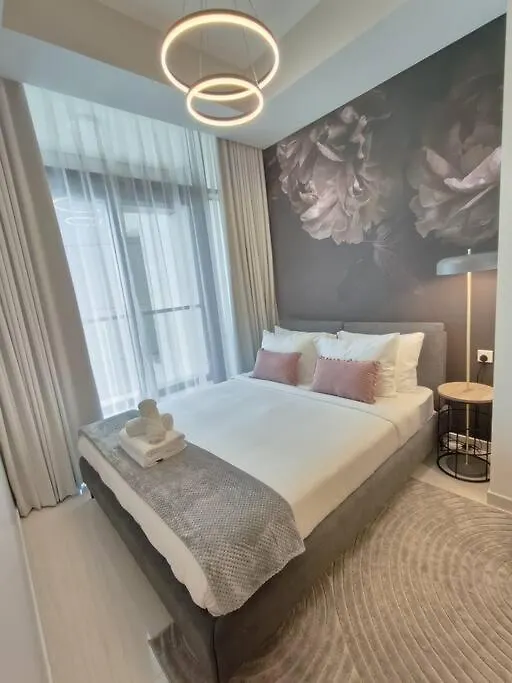 Upgraded Downtown Dubai 2 Bd Apartment