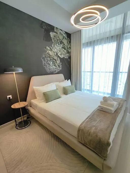 Upgraded Downtown Dubai 2 Bd Apartment