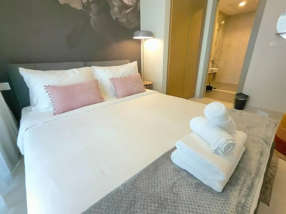 Upgraded Downtown Dubai 2 Bd Apartment United Arab Emirates