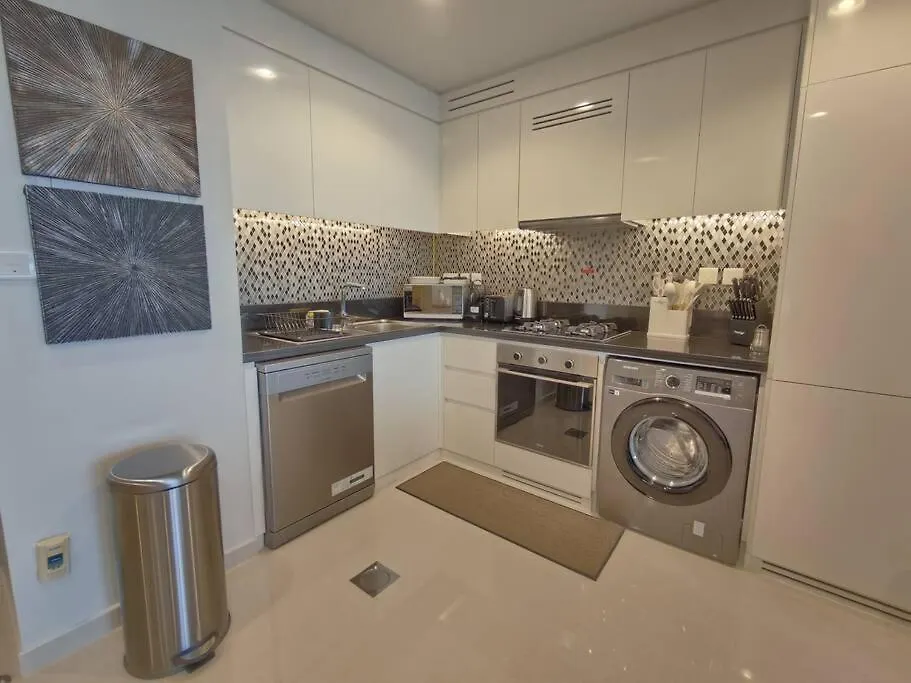 Upgraded Downtown Dubai 2 Bd Apartment 0*,