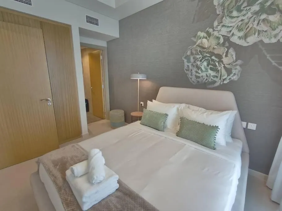 Upgraded Downtown Dubai 2 Bd Apartment